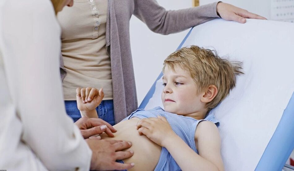 Bir çocukta parazitlerin doktor tarafından tanımlanması